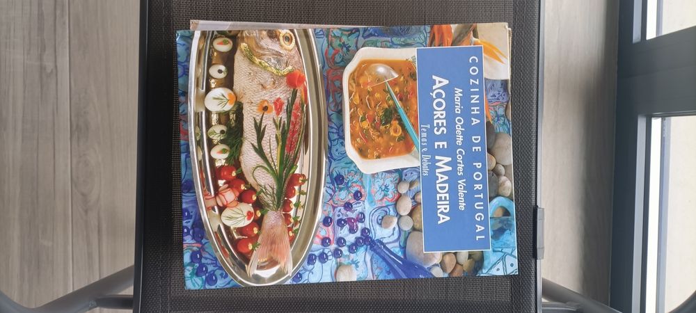 Seis volumes de cozinha de Portugal de Odette Valente