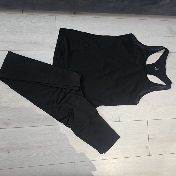 Спортивна форма лосіни та майка розмір М