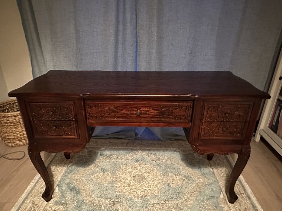 Drewniane zdobione biurko