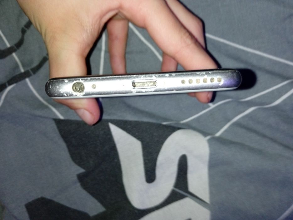 Айфон 5с на запчастини