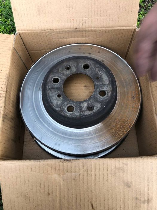 Тормозные диски (2 штуки)