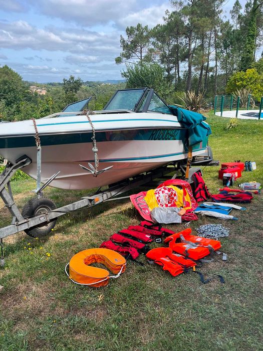 Barco de 85 CV + atrelado + vários equipamentos