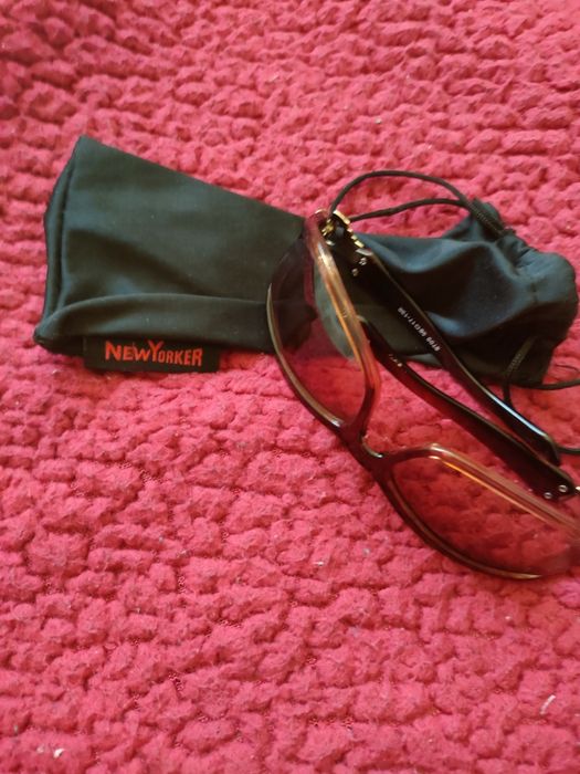 Okulary przeciwsłoneczne New Yorker damskie.