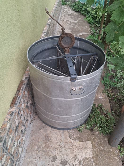 Продається медогонка