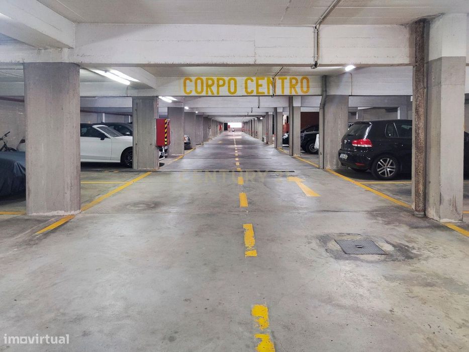 T1 com Ar Condicionado Cozinha Equipada e garagem na EPUL - Restelo