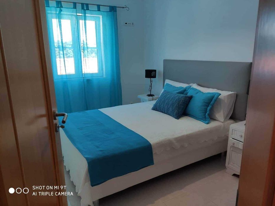 Aluga-se apartamento T2 na Zambujeira do Mar, localizado a apenas 5 minutos da praia a pé.