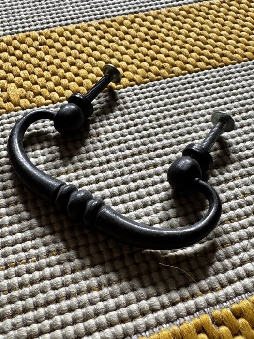 9 vintage metalowych uchwytów meblowych