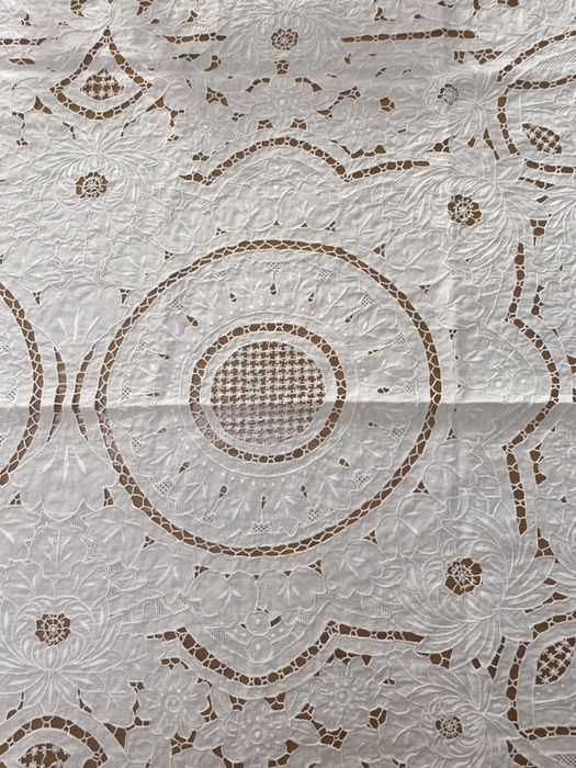 Toalha em linho bordada