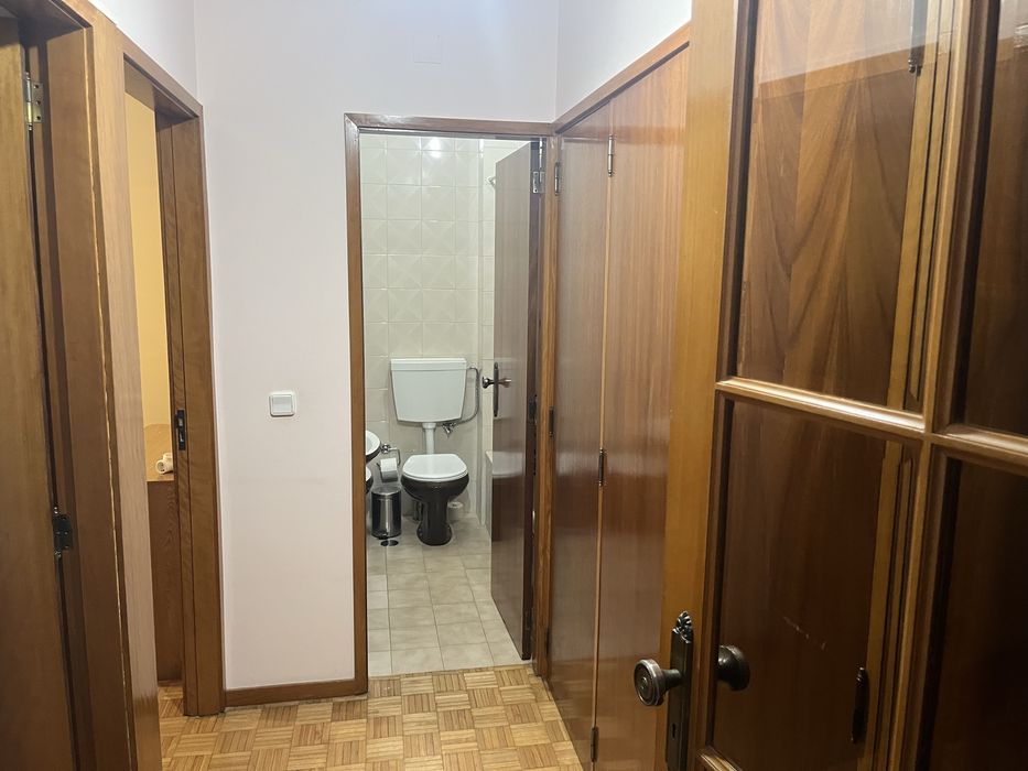 Aluga-se quartos (despesas de água e luz incluidas)