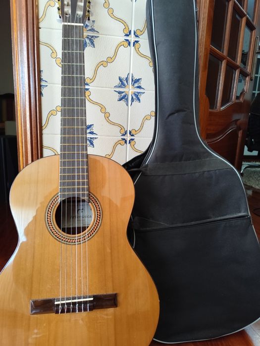 Guitarra Clássica Artimúsica Artesanal – Como Nova  fabricada em PT