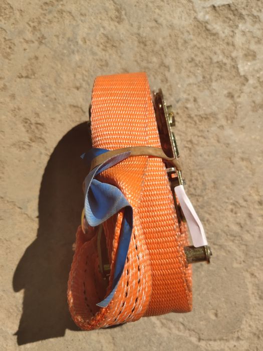 Cinta de amarrar carga com gancho