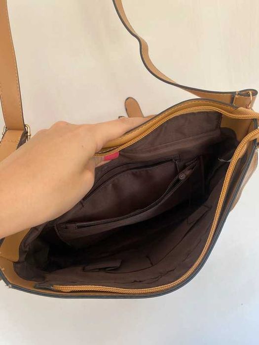 Brązowa karmelowa torebka przez ramię listonoszka skóra ekologiczna