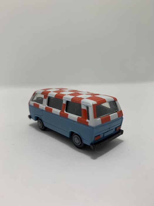Volkswagen T3 Bus aeroporto da Roco escala H0 1/87