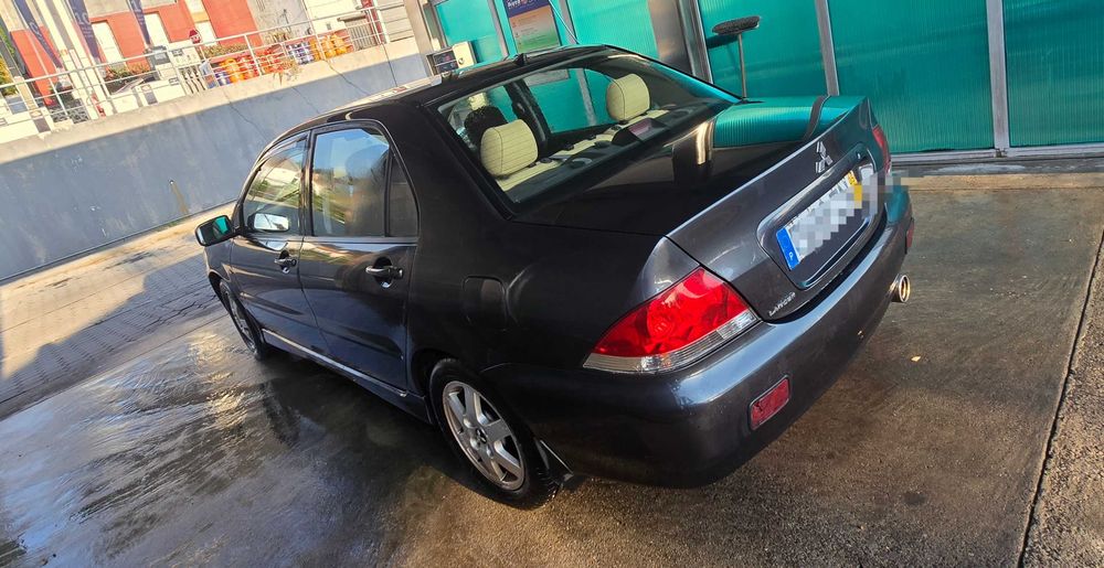 Mitsubishi Lancer 1.3 de 2005 com 123.000km