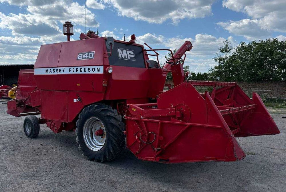 Свіжопривезений комбайн Massey Ferguson 240 claas,john deere Норвегія Ідеальний стан!