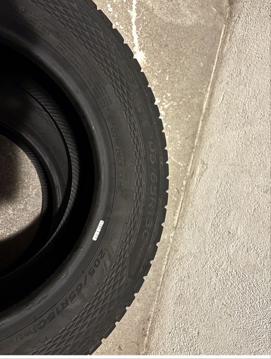 2 pneus novos Hankook Vantra Transit 205/65 R15C