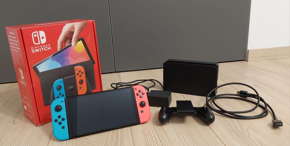 Nintendo switch oled + etui