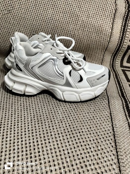 Кросівки розмір 39