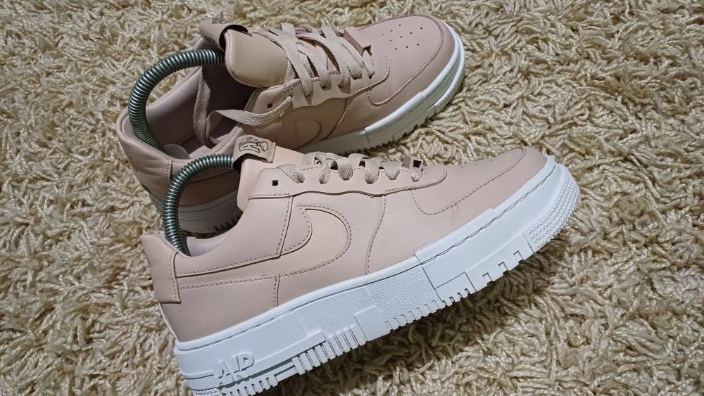 Кросівки Nike Air Force 1 Pixel.