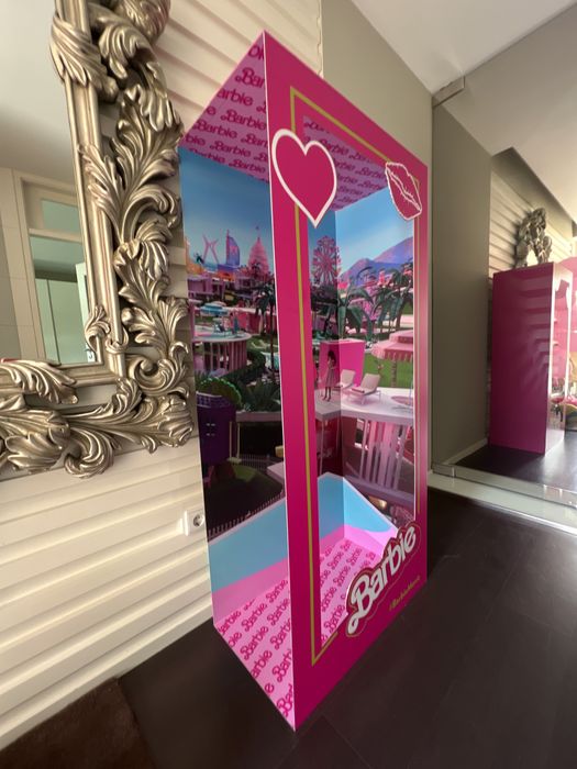 Caixa da Barbie para tirar fotos em Alumínio