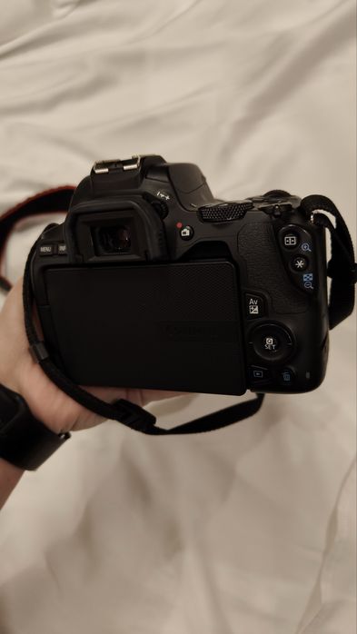 Canon EOS 250D з об'єктивом 18-55mm (комплект "kit")