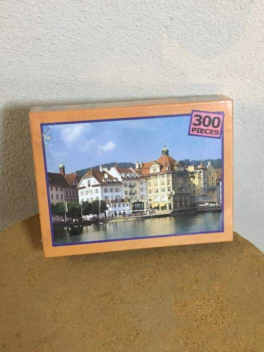 Puzzle novo com o plástico de proteção original