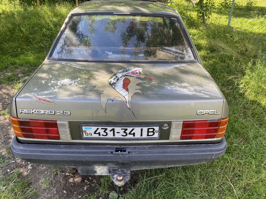 Opel Rekord на повному бойовому ходу