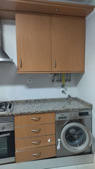 Cozinha completa com eletrodomésticos