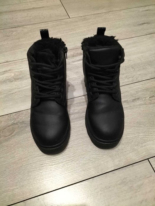 Sprzedam buty traperki rozmiar 33