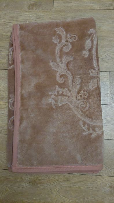 Gruby koc wytlaczany