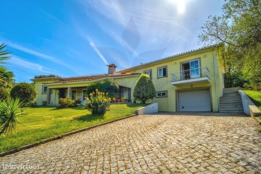 Moradia T3 com Piscina inserida em Terreno de aprox. 3.965 m2 – Serzed