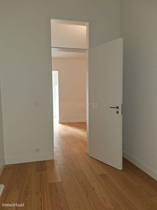 Apartamento T2 para arrendamento em Campo de Ourique
