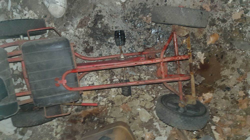 Samochód rowerek na pedały dziecięcy PRL metalowy czerwony gokart