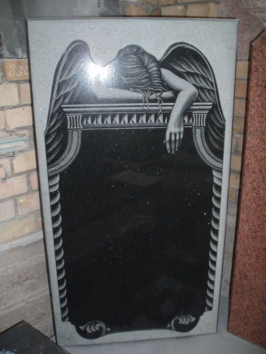 Пам'ятник від Ріоліт