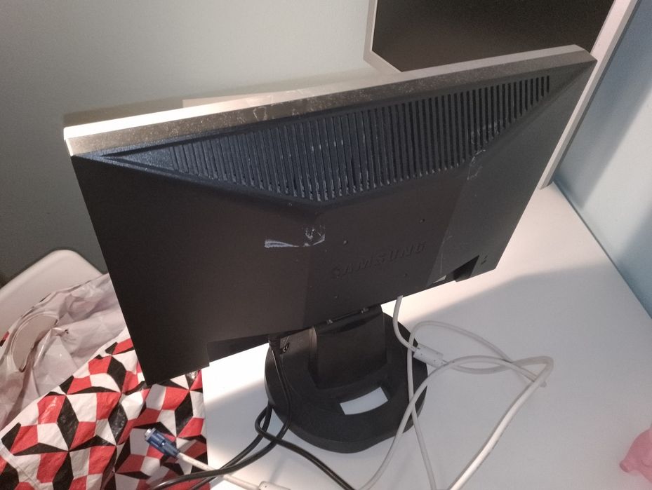Sprzedam monitor widać na zdjęciach sprawny