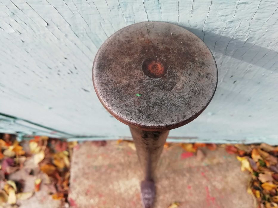 Продам ковану в кузні сапожну лапу у гарному стані.