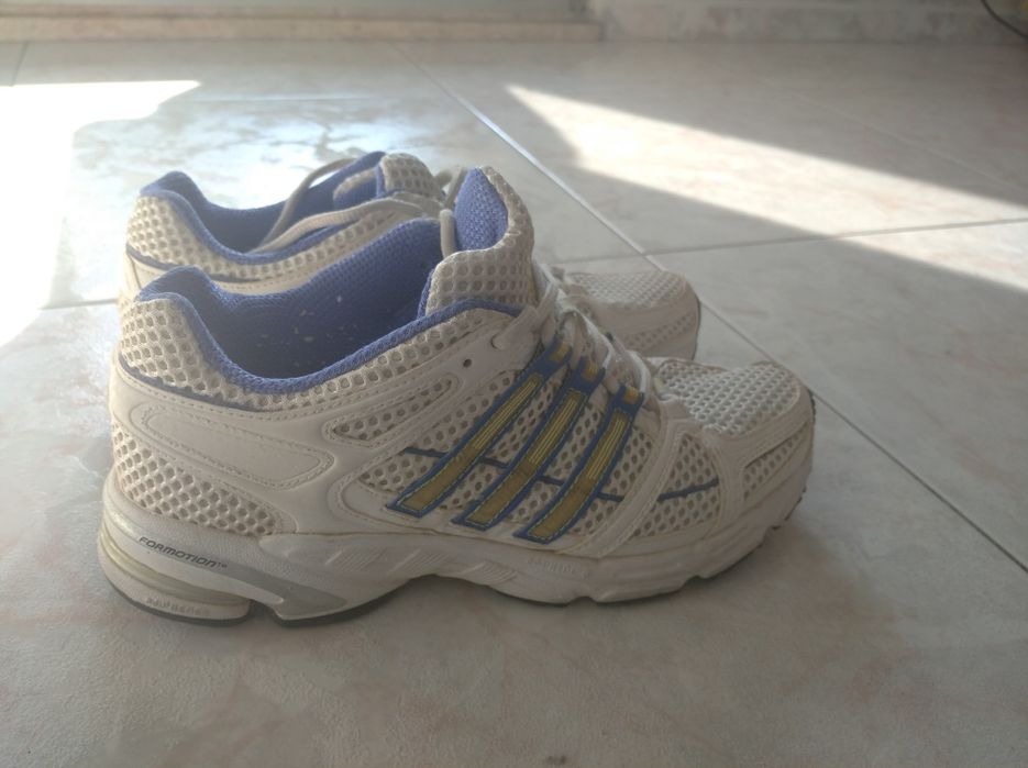 Tênis adidas  branco e azul