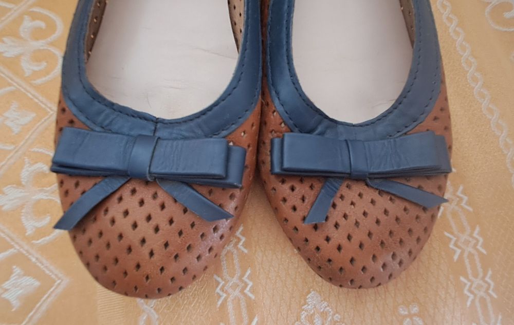 Sapatos/ Sabrinas em pele camel/ azul Tam. 40