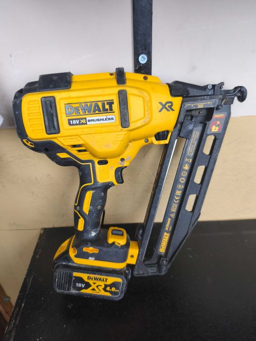 Gwoździarka/Sztywciarka DeWalt