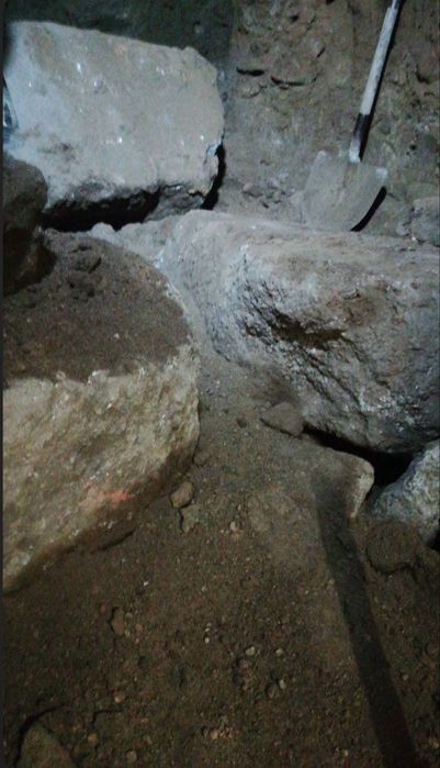 Dou pedras para aterros etc…