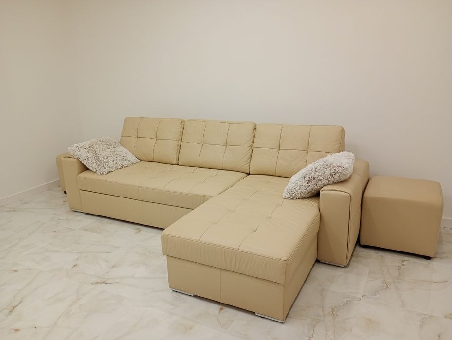 Narożnik skórzany funkcja spania  z pufami