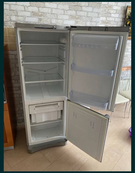 Холодильник Indesit