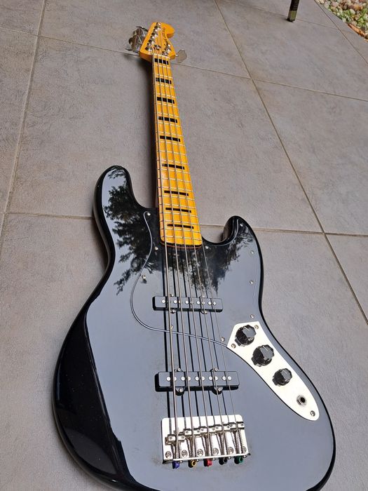 Gitara basowa  Squier 5