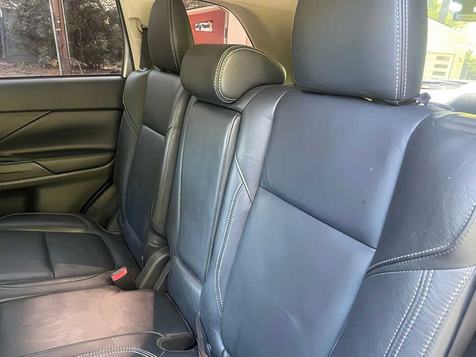 Mitsubishi Outlander      2020