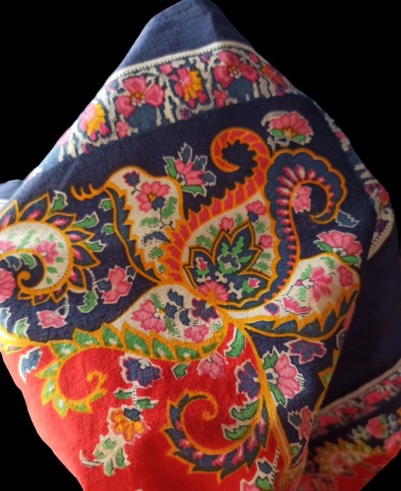 Sukienka folk etno odcięta pod biustem w kolano