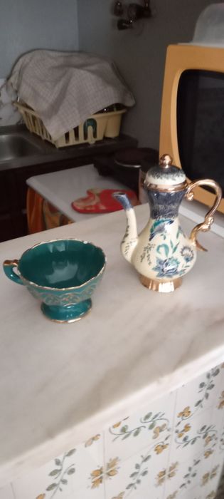 Louças antigas em bom estado