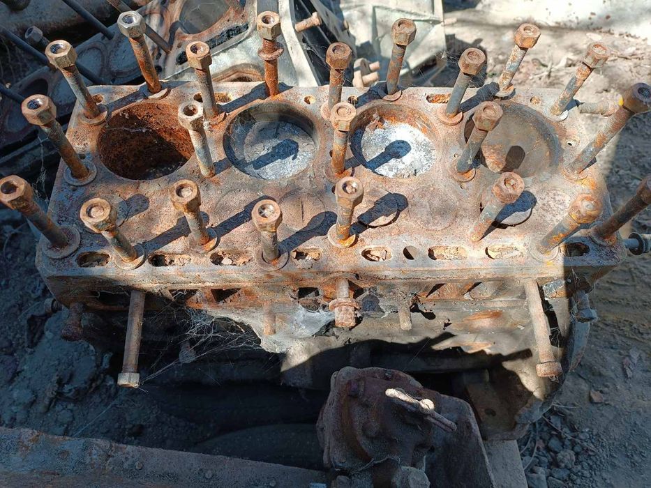 Мотори Газ 24 69 уаз колінвал головка розбераю