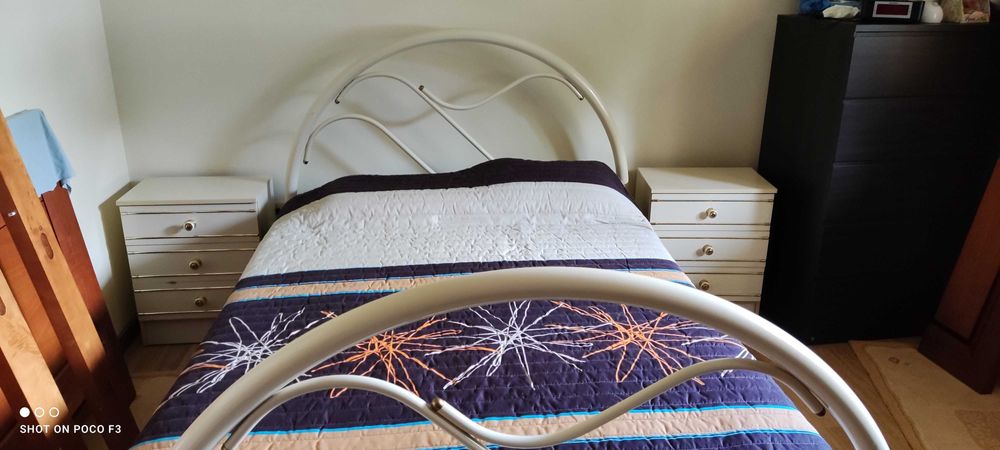 Cama de casal em ferro