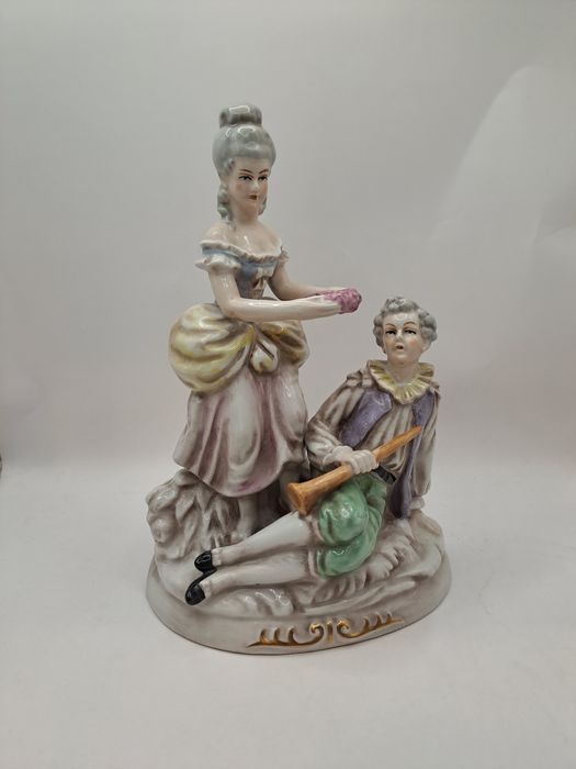 Статуетка. Статуэтка. Дама. Кавалер.