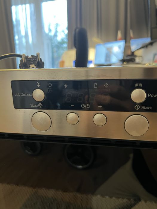 Mikrofalówka do zabudowy Whirlpool – sprawna